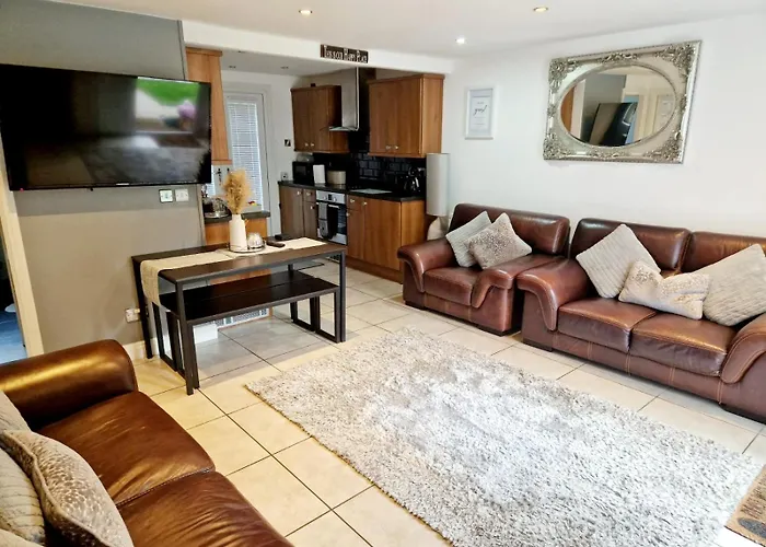 The Cabin, Glan Gwna